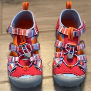 Keens water sandals. New without tags.